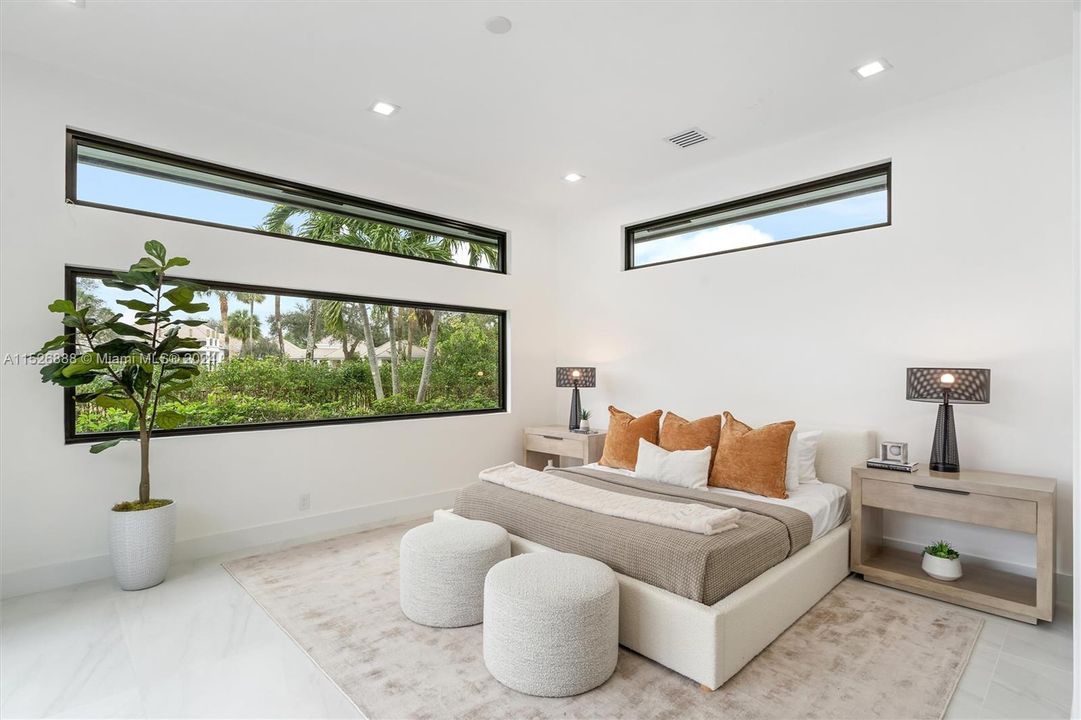 Recently Sold: $2,090,000 (4 beds, 4 baths, 3073 Square Feet)