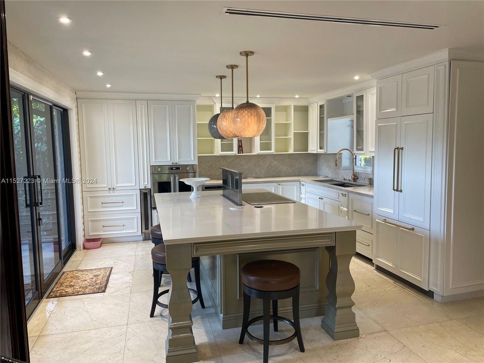 Recently Sold: $1,075,000 (3 beds, 2 baths, 2636 Square Feet)