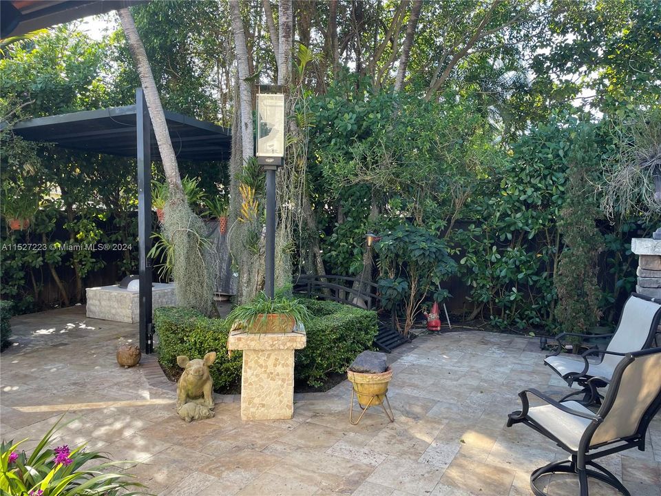 Recently Sold: $1,075,000 (3 beds, 2 baths, 2636 Square Feet)