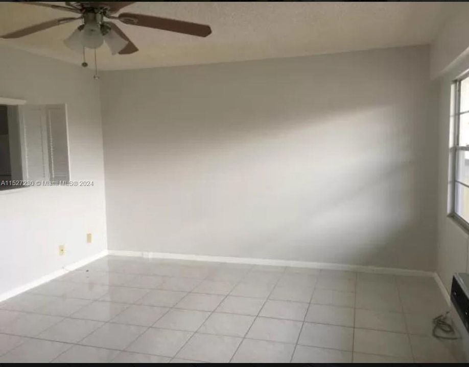 For Sale: $115,500 (1 beds, 1 baths, 720 Square Feet)