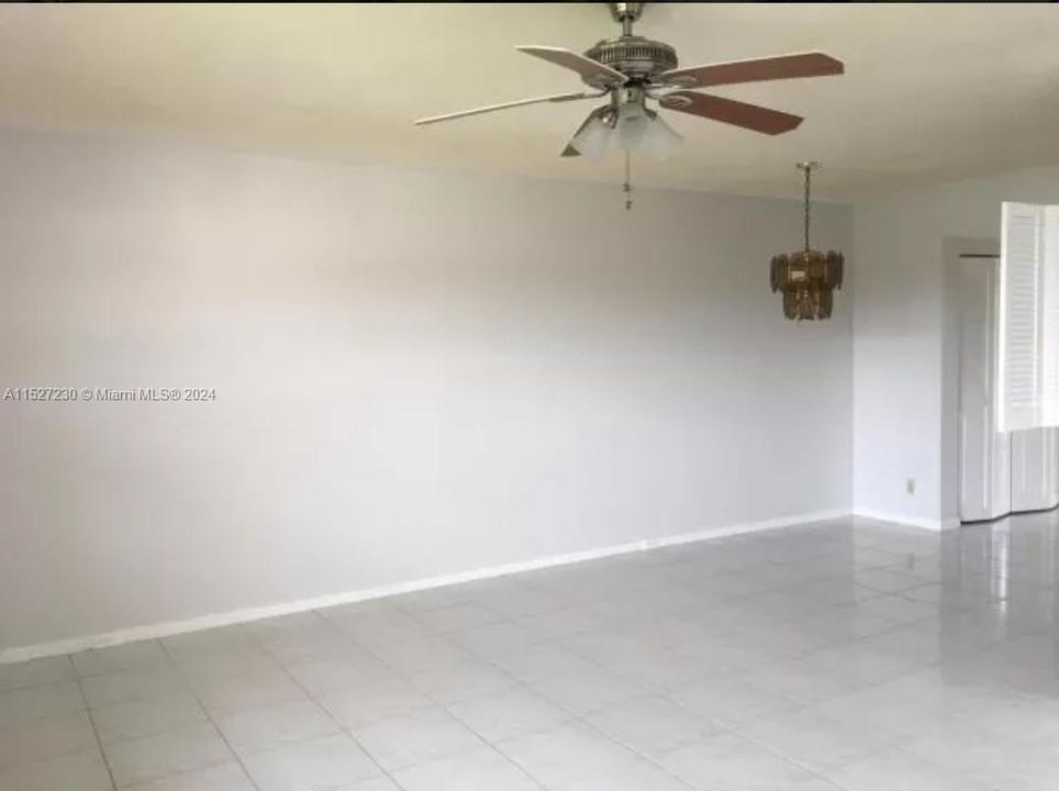 For Sale: $115,500 (1 beds, 1 baths, 720 Square Feet)