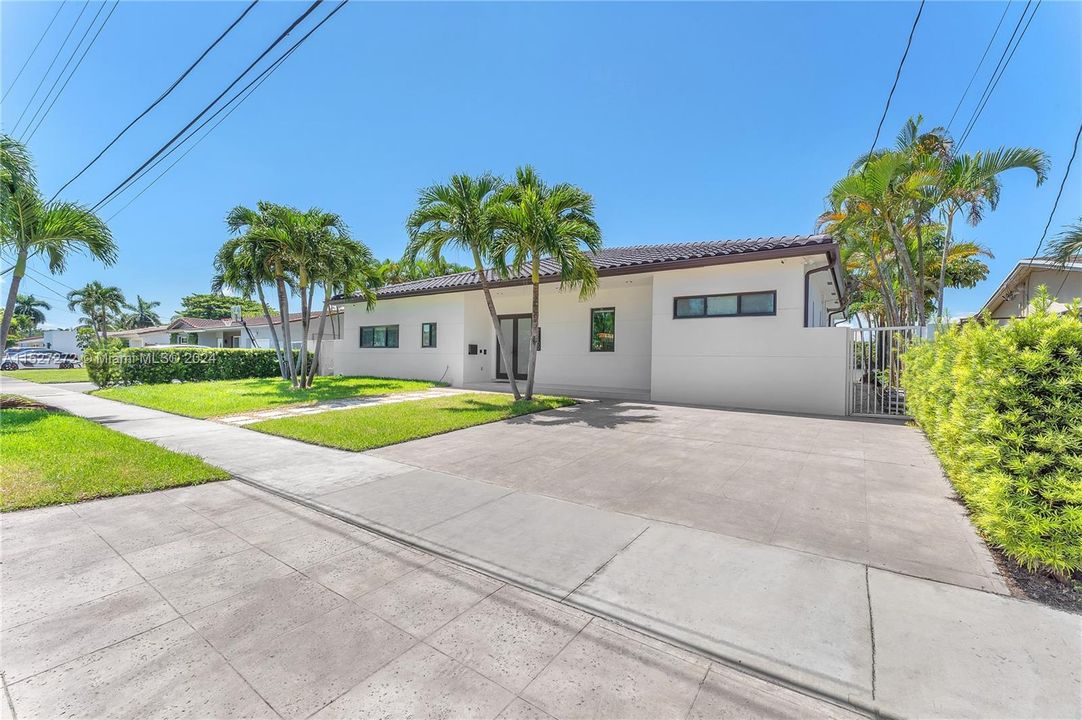 For Sale: $3,200,000 (3 beds, 3 baths, 0 Square Feet)