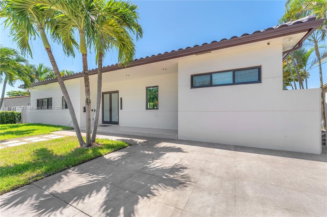 For Sale: $3,200,000 (3 beds, 3 baths, 0 Square Feet)