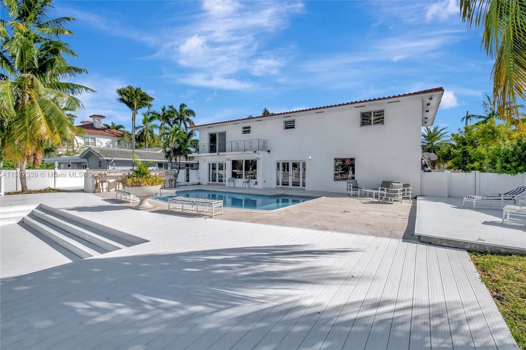 Active With Contract: $2,699,000 (4 beds, 3 baths, 3219 Square Feet)