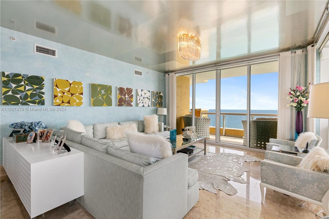 Active With Contract: $3,950,000 (4 beds, 4 baths, 2736 Square Feet)