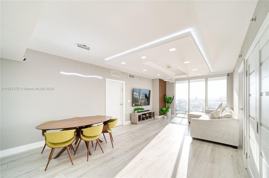 For Sale: $1,355,000 (3 beds, 3 baths, 1571 Square Feet)