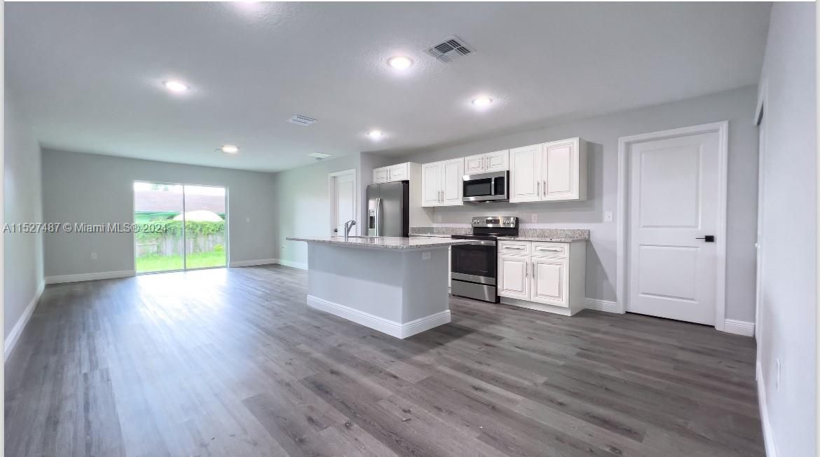 Active With Contract: $279,900 (3 beds, 2 baths, 0 Square Feet)