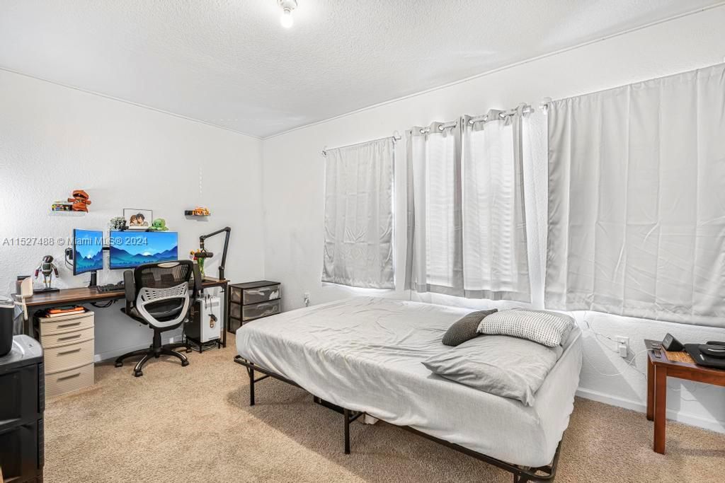 Vendido Recientemente: $624,000 (5 camas, 3 baños, 2944 Pies cuadrados)