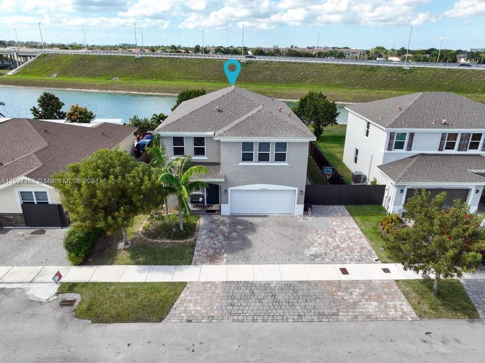 Vendido Recientemente: $624,000 (5 camas, 3 baños, 2944 Pies cuadrados)