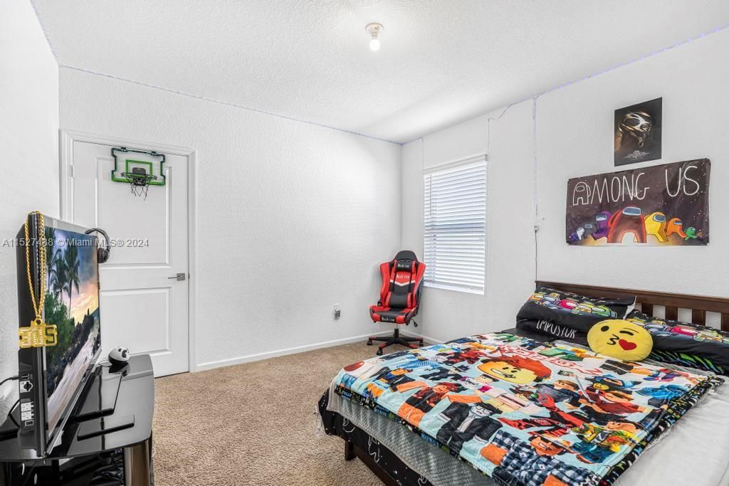 Vendido Recientemente: $624,000 (5 camas, 3 baños, 2944 Pies cuadrados)