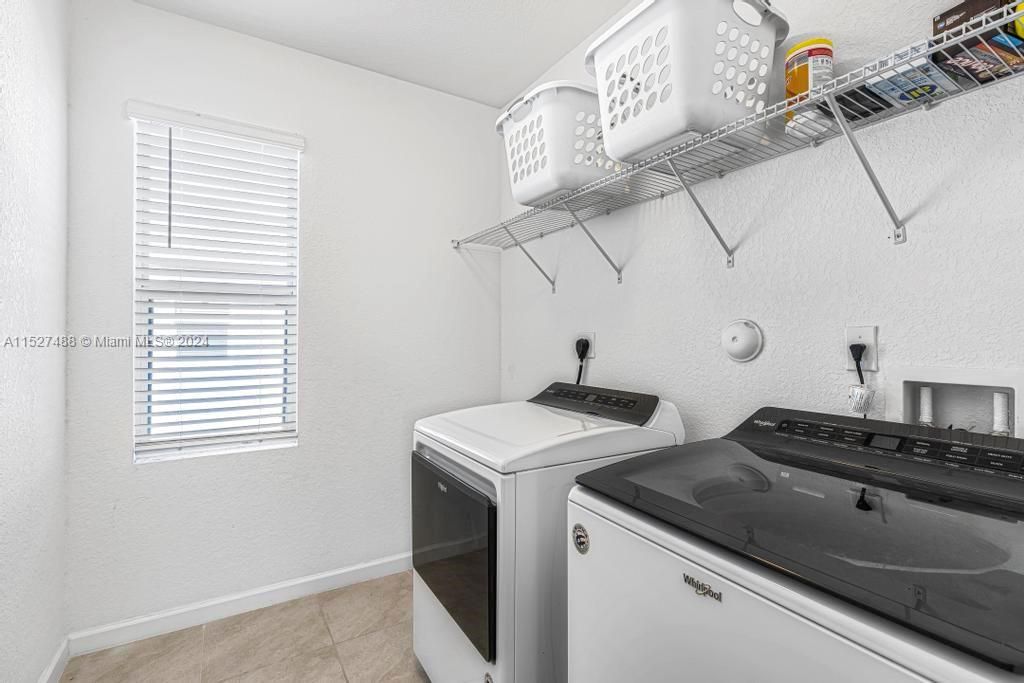 Vendido Recientemente: $624,000 (5 camas, 3 baños, 2944 Pies cuadrados)