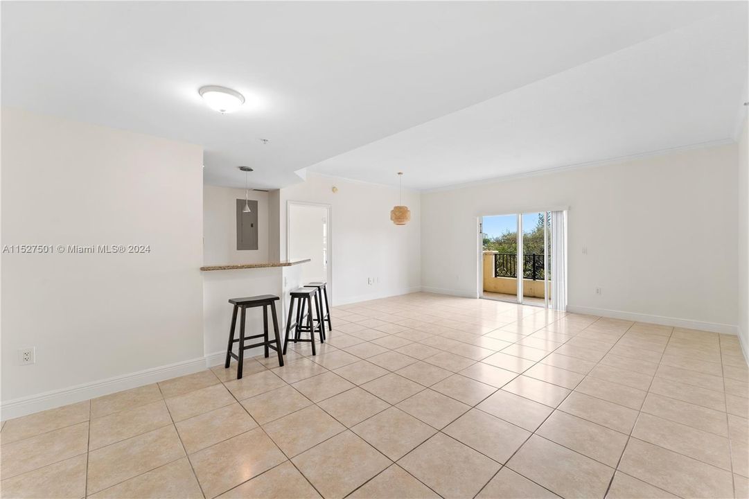 Active With Contract: $625,000 (2 beds, 2 baths, 1328 Square Feet)