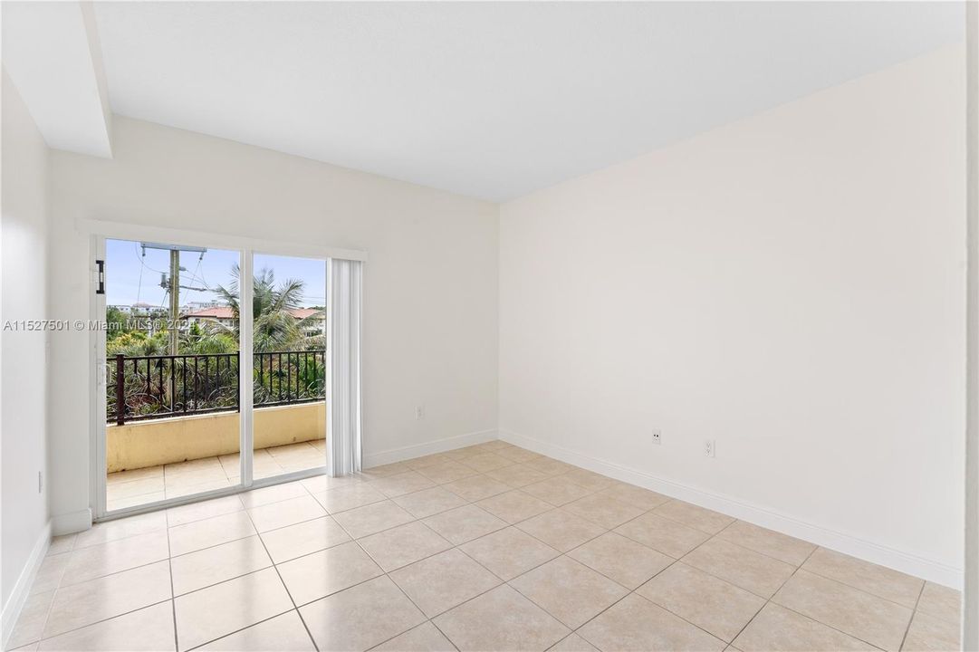 Recently Sold: $625,000 (2 beds, 2 baths, 1328 Square Feet)