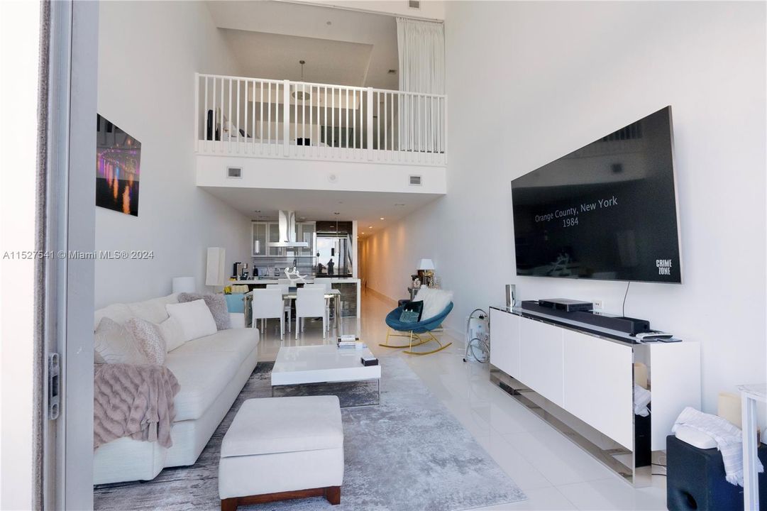 For Sale: $919,000 (1 beds, 1 baths, 1637 Square Feet)