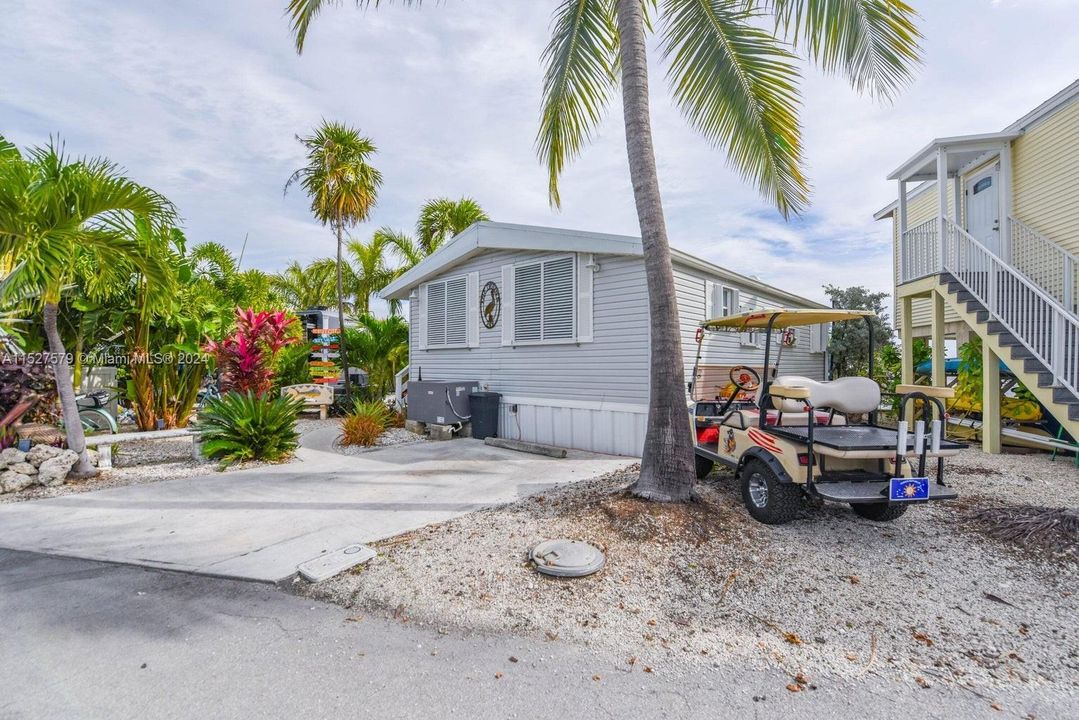 Active With Contract: $599,000 (2 beds, 1 baths, 768 Square Feet)