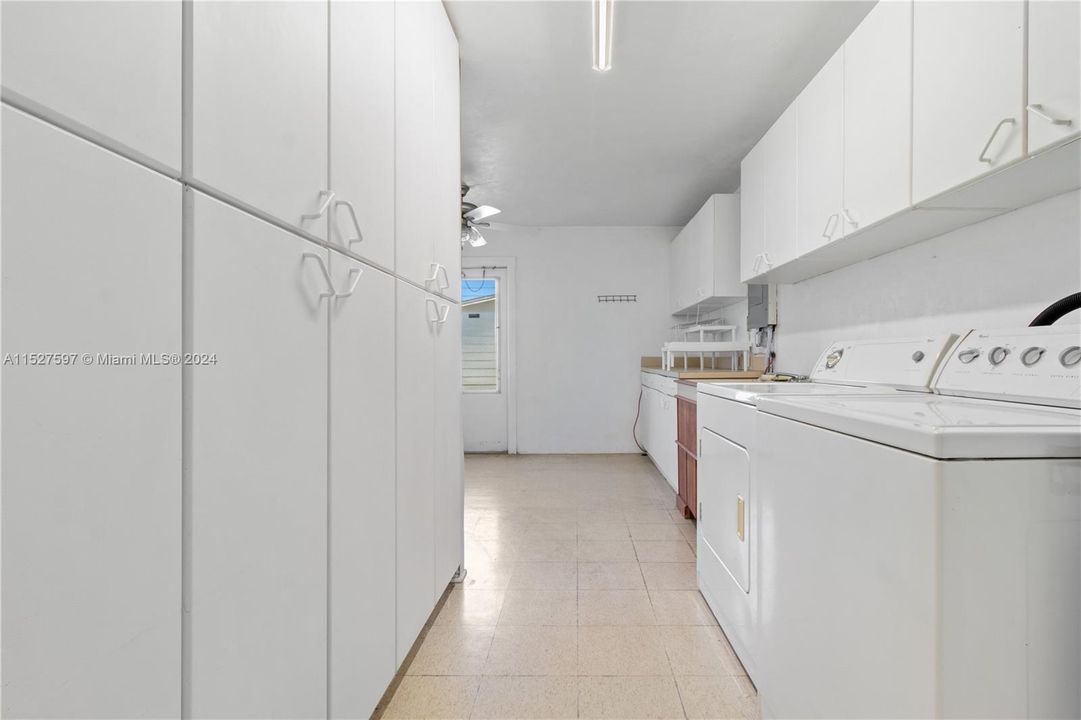 Recently Sold: $275,000 (2 beds, 2 baths, 1610 Square Feet)