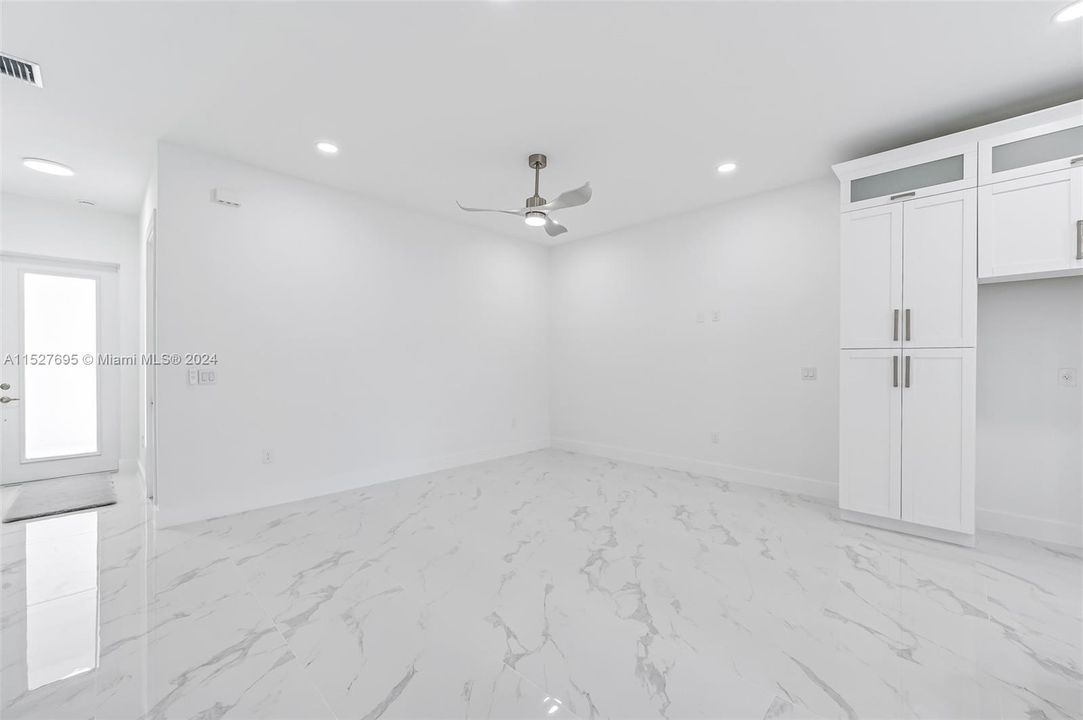 Vendido Recientemente: $549,900 (0 camas, 0 baños, 2400 Pies cuadrados)