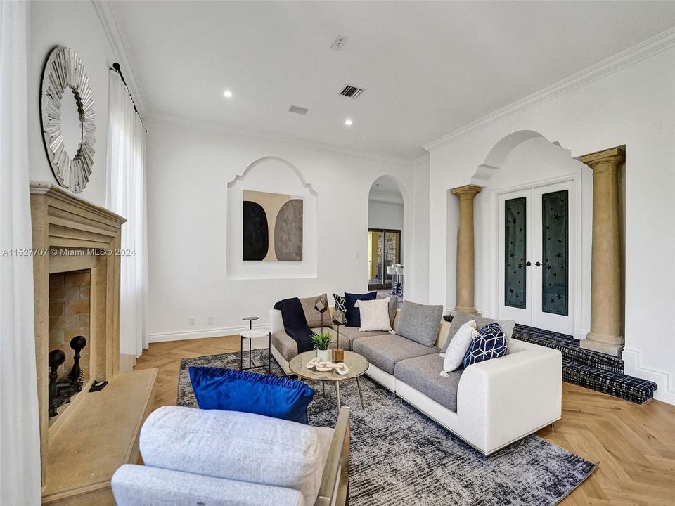 Active With Contract: $4,295,000 (5 beds, 4 baths, 6403 Square Feet)