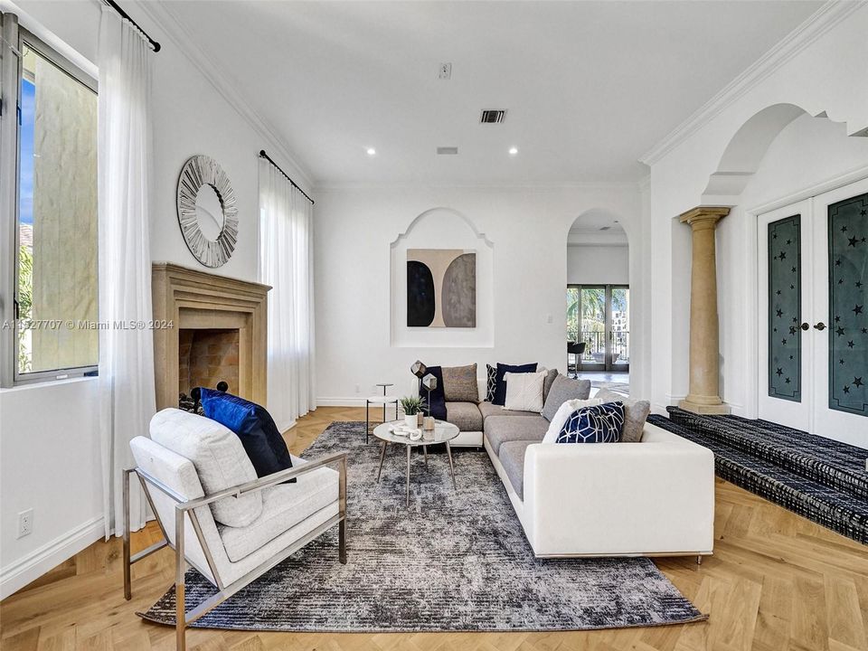 Active With Contract: $4,295,000 (5 beds, 4 baths, 6403 Square Feet)