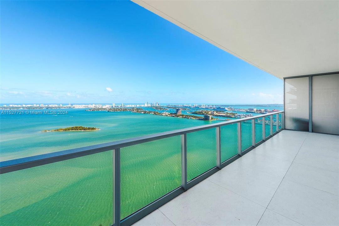 Recently Sold: $4,450,000 (3 beds, 3 baths, 2894 Square Feet)
