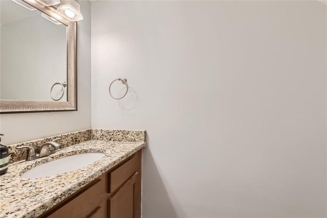 For Sale: $349,900 (2 beds, 2 baths, 1628 Square Feet)