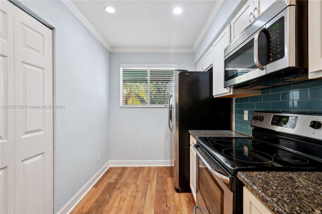 For Sale: $349,900 (2 beds, 2 baths, 1628 Square Feet)