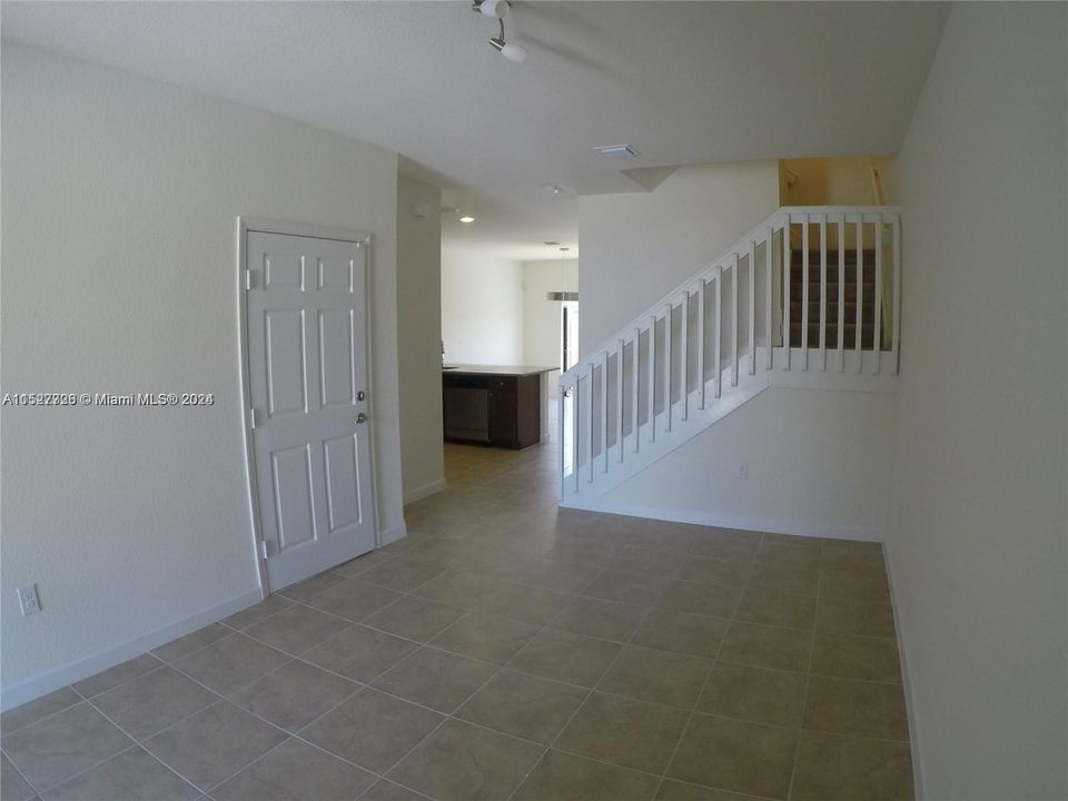 Recently Rented: $2,000 (3 beds, 2 baths, 1650 Square Feet)