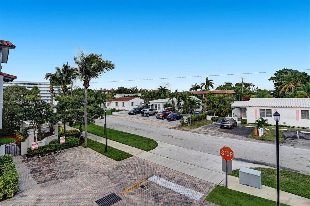 Recently Sold: $775,000 (3 beds, 2 baths, 2164 Square Feet)