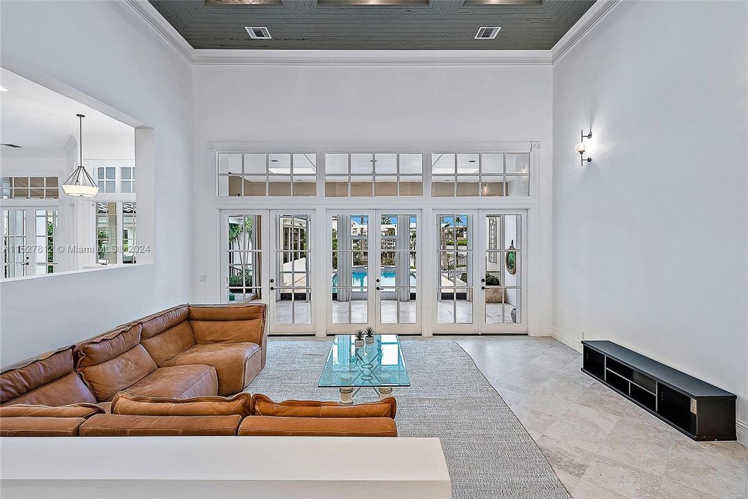 Active With Contract: $7,995,000 (6 beds, 5 baths, 6029 Square Feet)