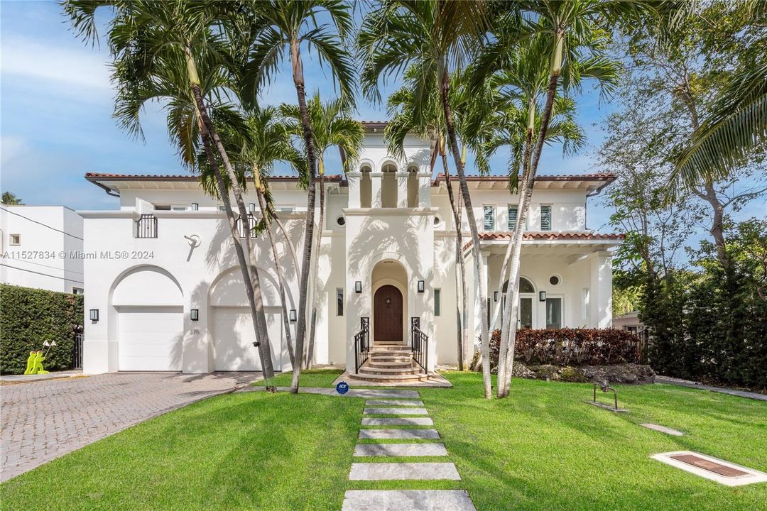 For Sale: $5,950,000 (5 beds, 4 baths, 4444 Square Feet)