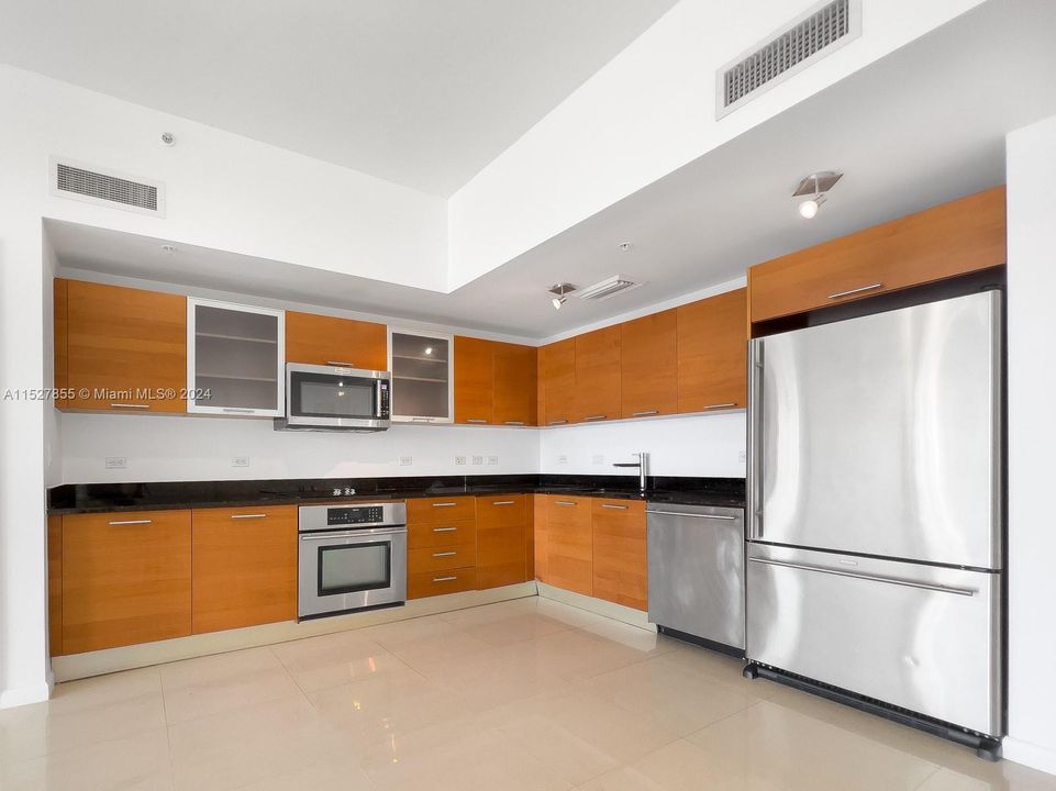 Recently Rented: $4,400 (2 beds, 2 baths, 1090 Square Feet)