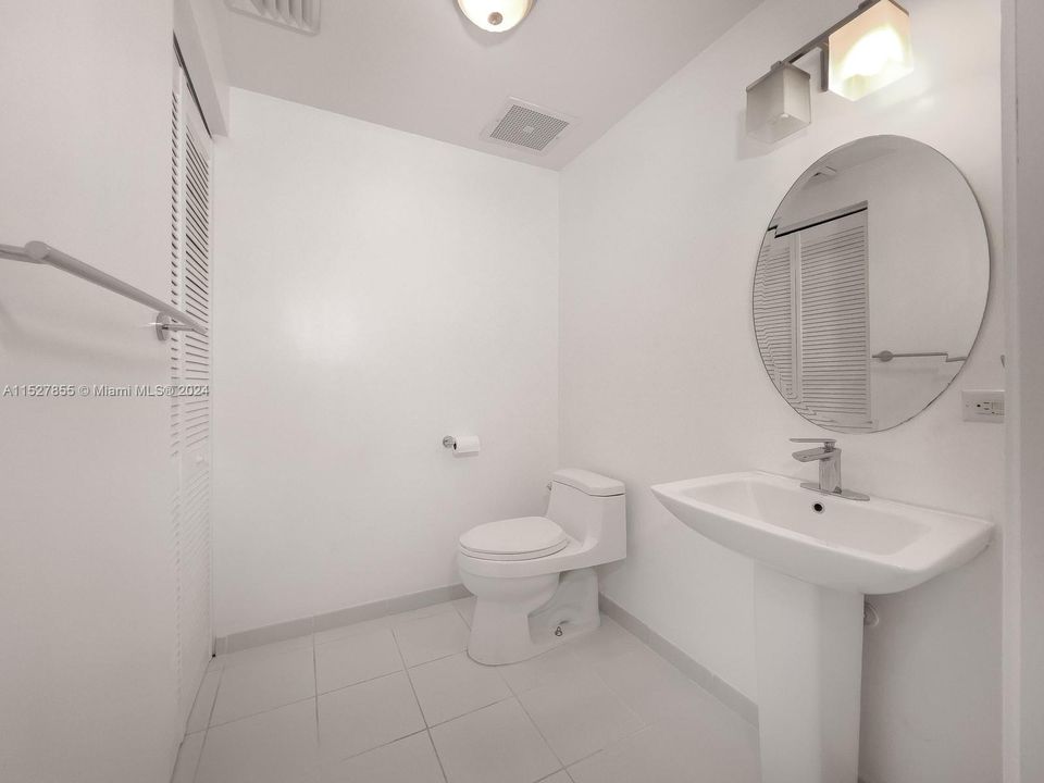 Recently Rented: $4,400 (2 beds, 2 baths, 1090 Square Feet)