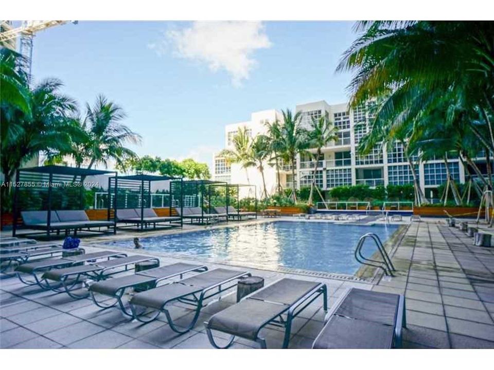 Recently Rented: $4,400 (2 beds, 2 baths, 1090 Square Feet)