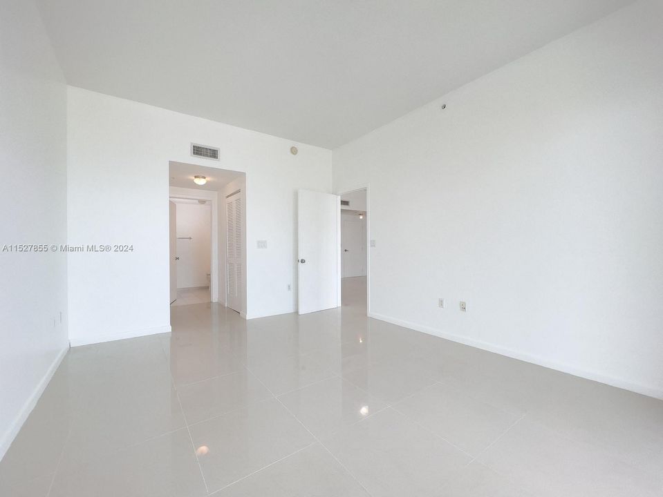 Recently Rented: $4,400 (2 beds, 2 baths, 1090 Square Feet)