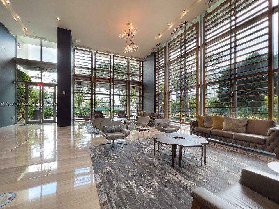 Recently Rented: $4,400 (2 beds, 2 baths, 1090 Square Feet)