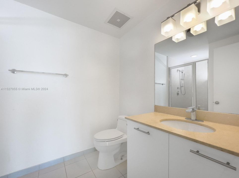 Recently Rented: $4,400 (2 beds, 2 baths, 1090 Square Feet)