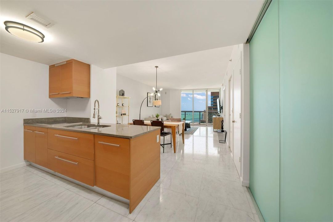 Recently Sold: $975,000 (2 beds, 1 baths, 953 Square Feet)