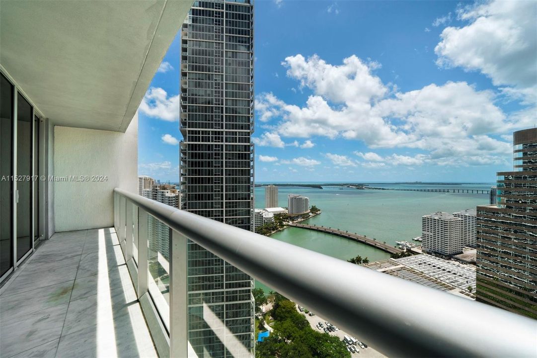 Recently Sold: $975,000 (2 beds, 1 baths, 953 Square Feet)