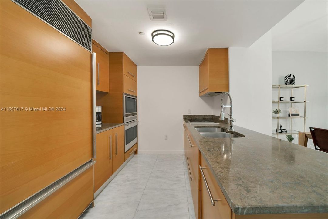 Recently Sold: $975,000 (2 beds, 1 baths, 953 Square Feet)