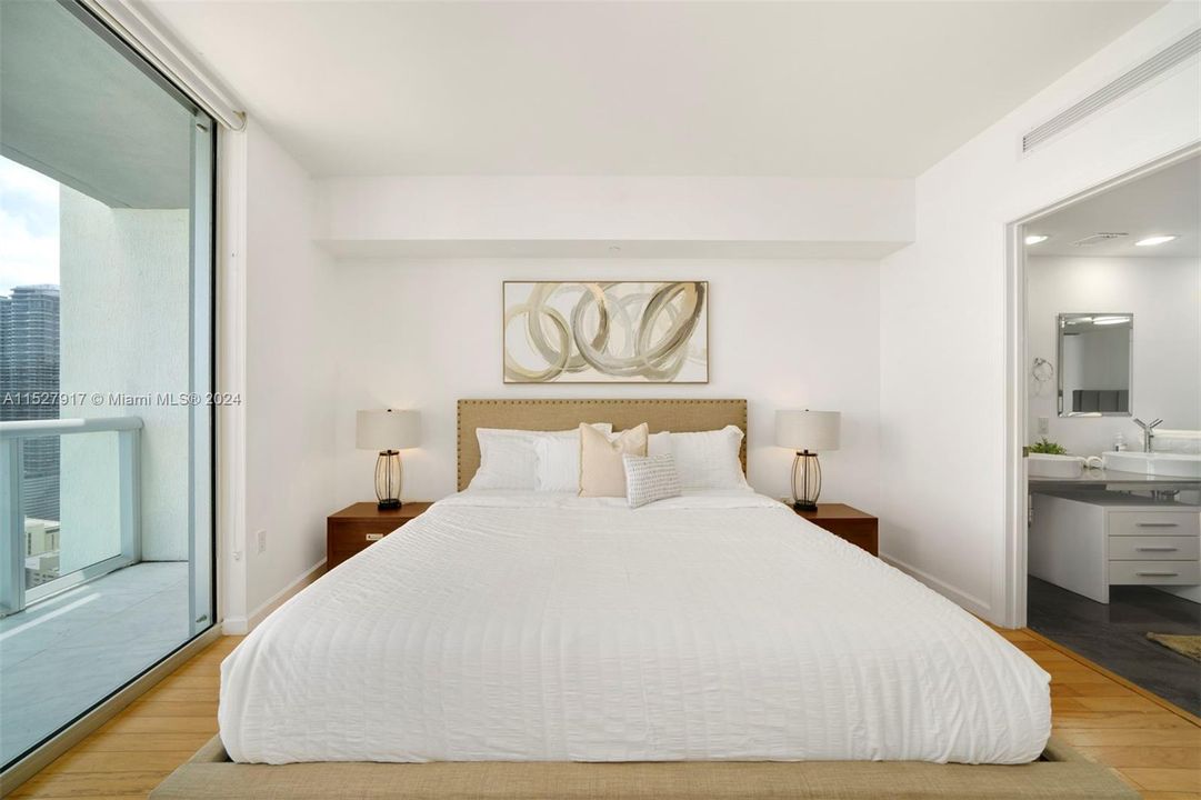 Recently Sold: $975,000 (2 beds, 1 baths, 953 Square Feet)