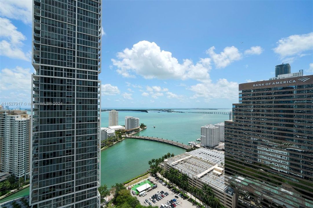 Recently Sold: $975,000 (2 beds, 1 baths, 953 Square Feet)