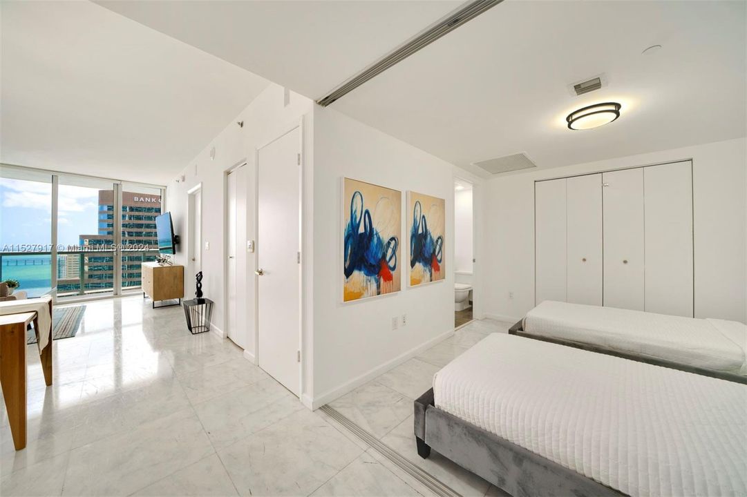 Recently Sold: $975,000 (2 beds, 1 baths, 953 Square Feet)