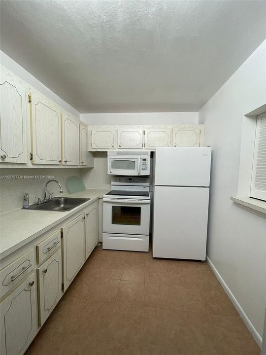For Sale: $104,000 (1 beds, 1 baths, 720 Square Feet)
