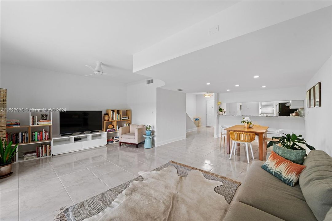 Recently Sold: $475,000 (2 beds, 2 baths, 1495 Square Feet)