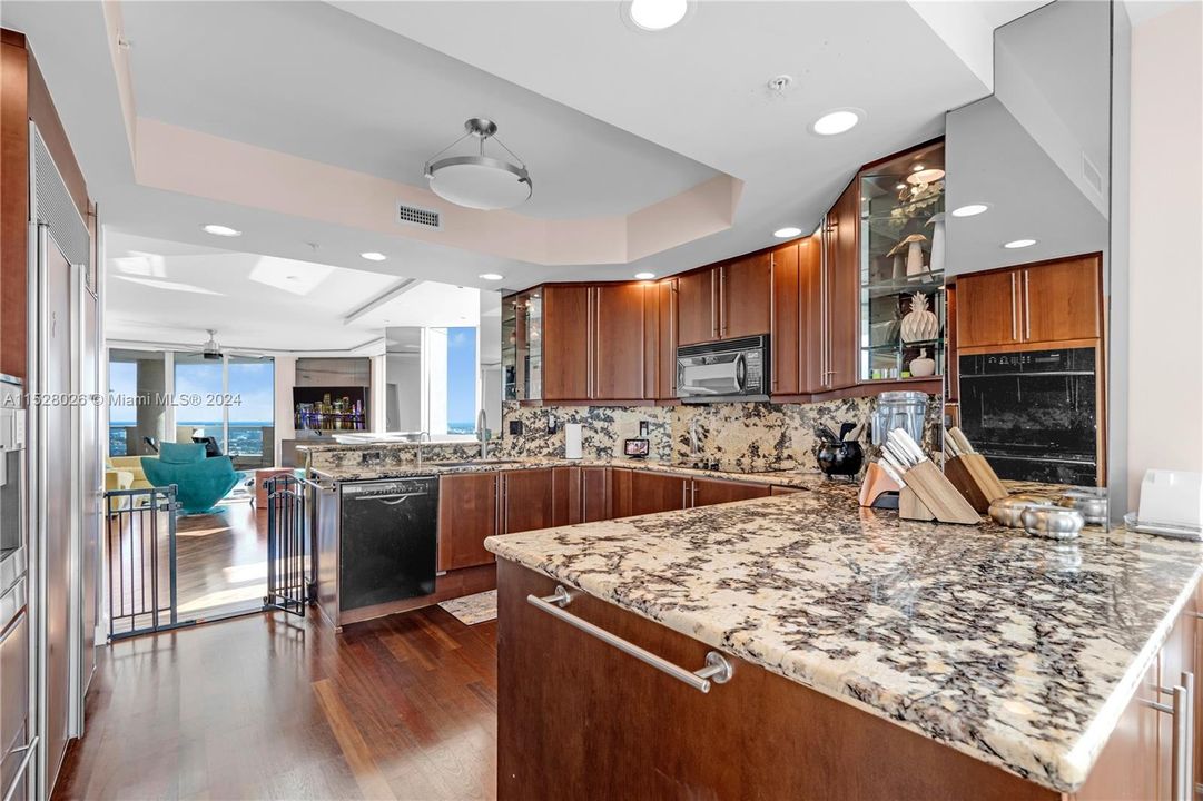 Recently Sold: $2,395,000 (3 beds, 3 baths, 2635 Square Feet)