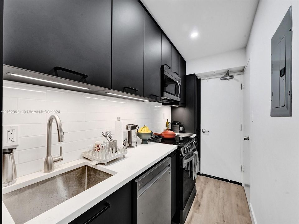 Recently Sold: $325,000 (1 beds, 1 baths, 543 Square Feet)