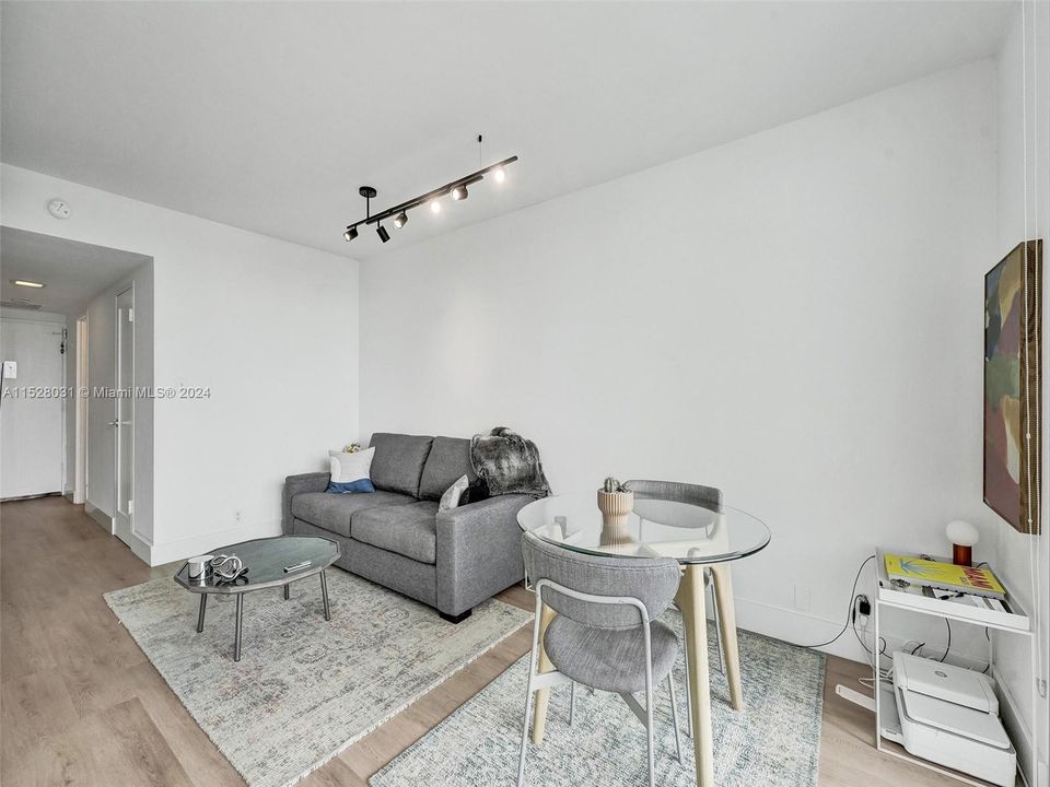 Recently Sold: $325,000 (1 beds, 1 baths, 543 Square Feet)
