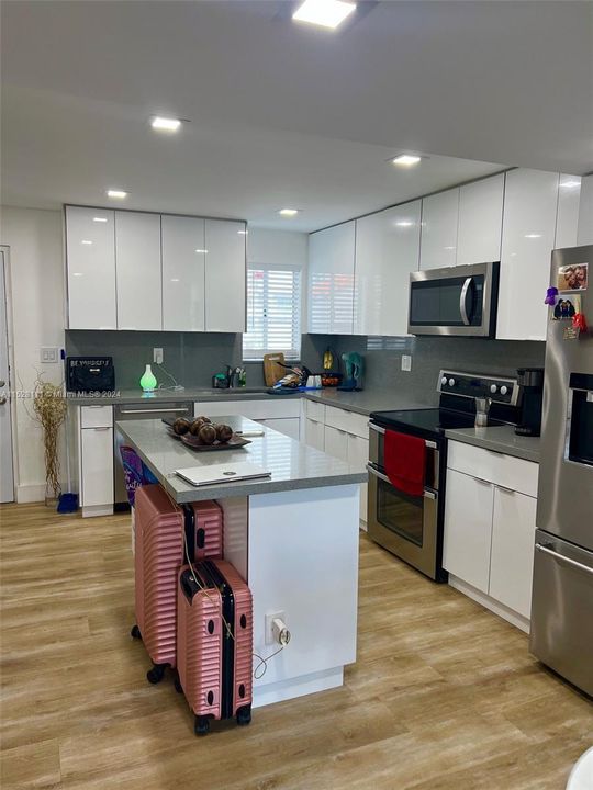 Недавно продано: $309,990 (2 спален, 1 ванн, 1024 Квадратных фут)