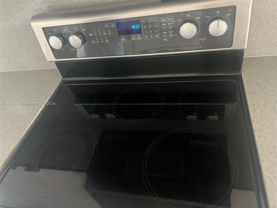 Недавно продано: $309,990 (2 спален, 1 ванн, 1024 Квадратных фут)