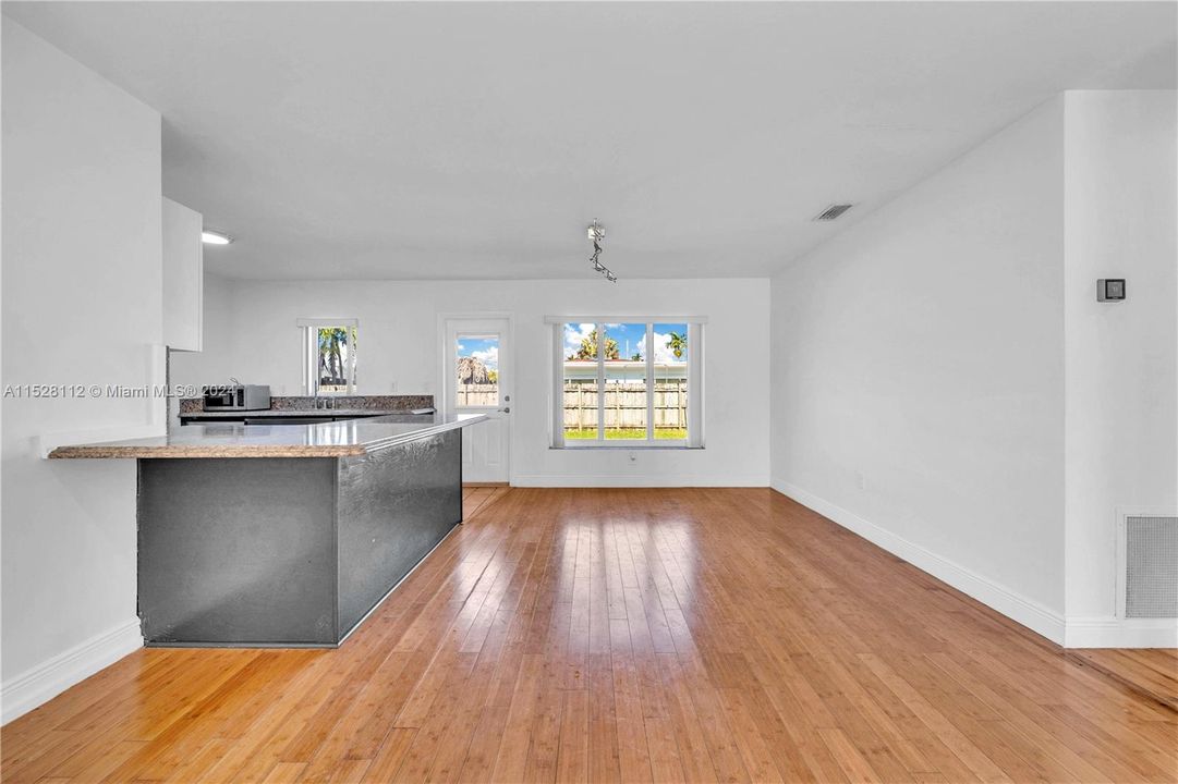 Recently Sold: $619,900 (4 beds, 3 baths, 1504 Square Feet)